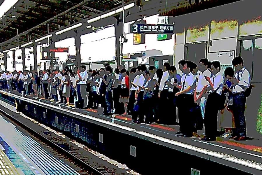 電車待ちのイメージ(画像:写真AC)