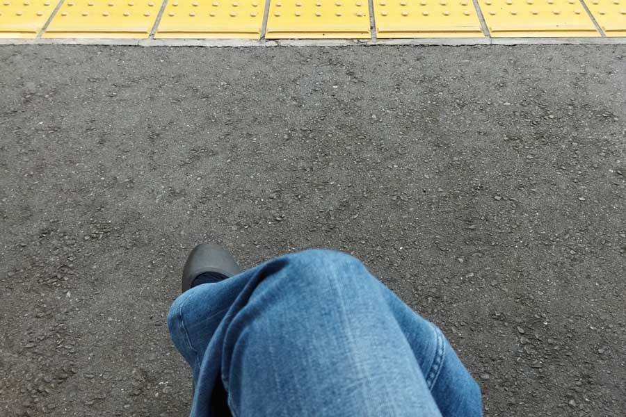 電車待ちのイメージ(画像:写真AC)