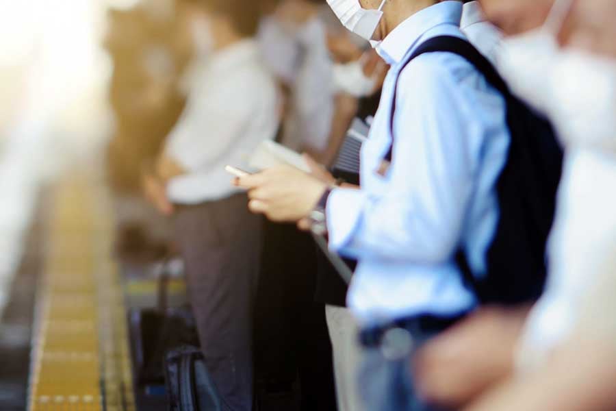 電車待ちのイメージ(画像:写真AC)