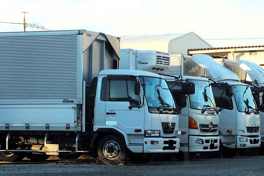 物流トラック（画像：写真AC）