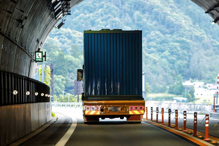 物流トラック（画像：写真AC）