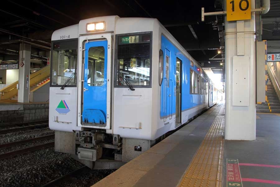ローカル線(画像:写真AC)