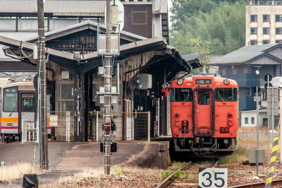 ローカル線(画像:写真AC)