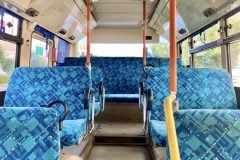 路線バスの「後ろの席」が一段高くなっている根本理由