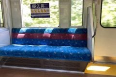 電車で席を譲るのは「優先席より一般席の人が多い」説は本当？ 理由は？ 考え抜いてたどり着いた“親切のパラドックス”