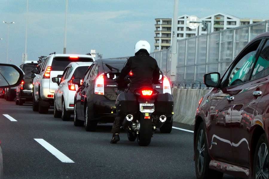 交通渋滞が緩和されれば、経済にもプラスに働く(画像:写真AC)