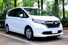 独身で「ミニバン」はおかしい？ ファミリーカーにポツンと一人だけ… 身分不相応or賢い選択？ クルマ選びは人生の節目だけで決まるべきなのか