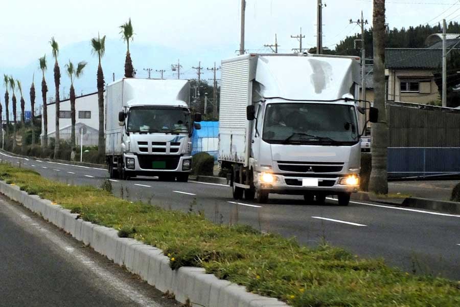 物流トラック(画像:写真AC)