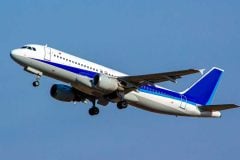 JAL vs ANA、ファーストクラス「至高の酒」対決？ 森伊蔵、村尾…ファーストクラス採用の意味とは何か？ ブランド論から考える