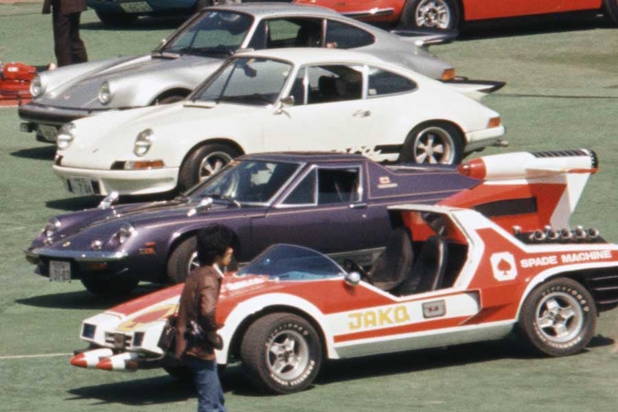 東京・後楽園球場で行われた、交通遺児チャリティー スーパーカー・フェスティバル。1977年3月21日撮影(画像:時事)