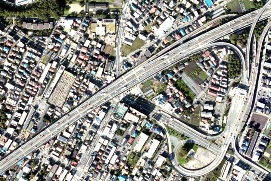 現在の中央自動車道と調布IC(画像:国土地理院)