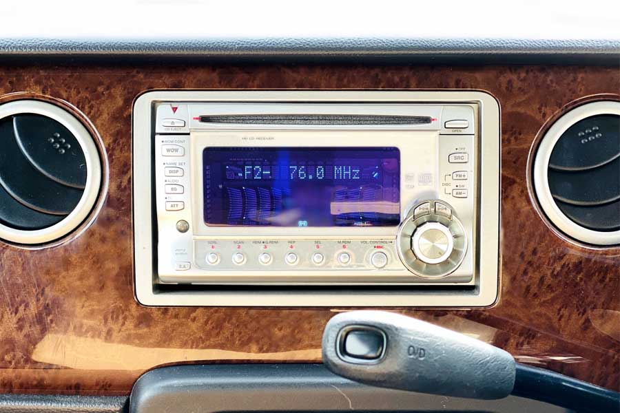 自動車のカーオーディオ（画像：写真AC）