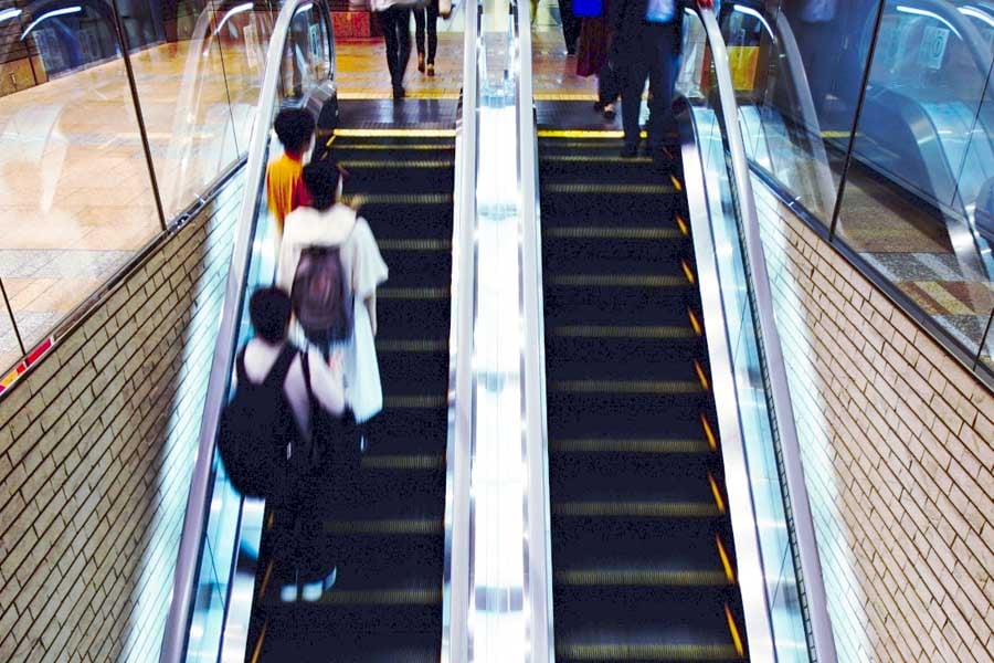 エスカレーター（画像：写真AC）