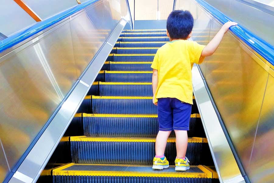 エスカレーター（画像：写真AC）