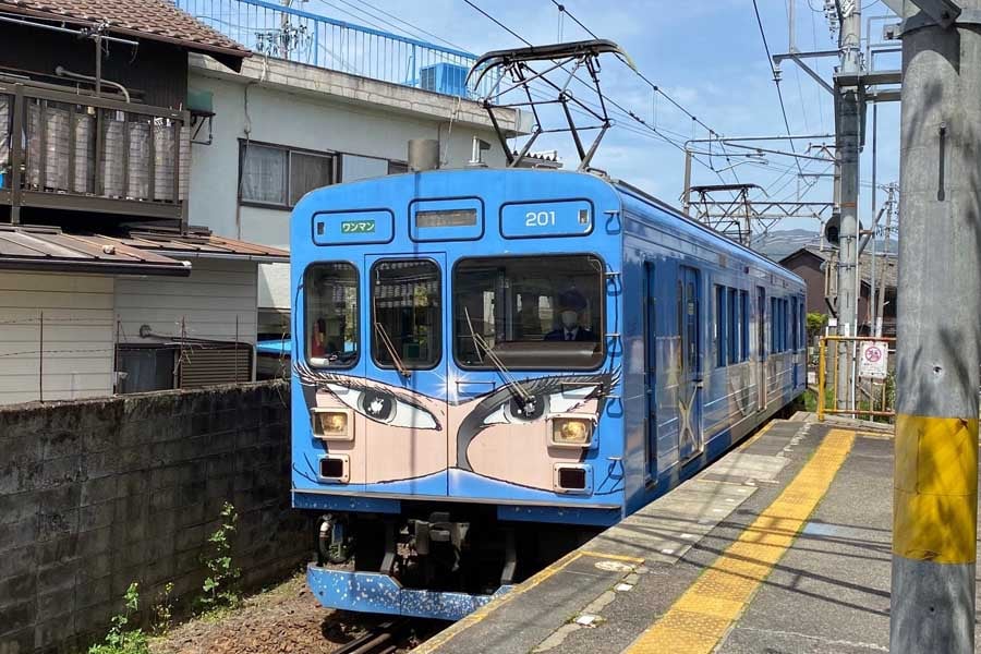 広小路駅に到着した伊賀鉄道の列車(画像:高田泰)