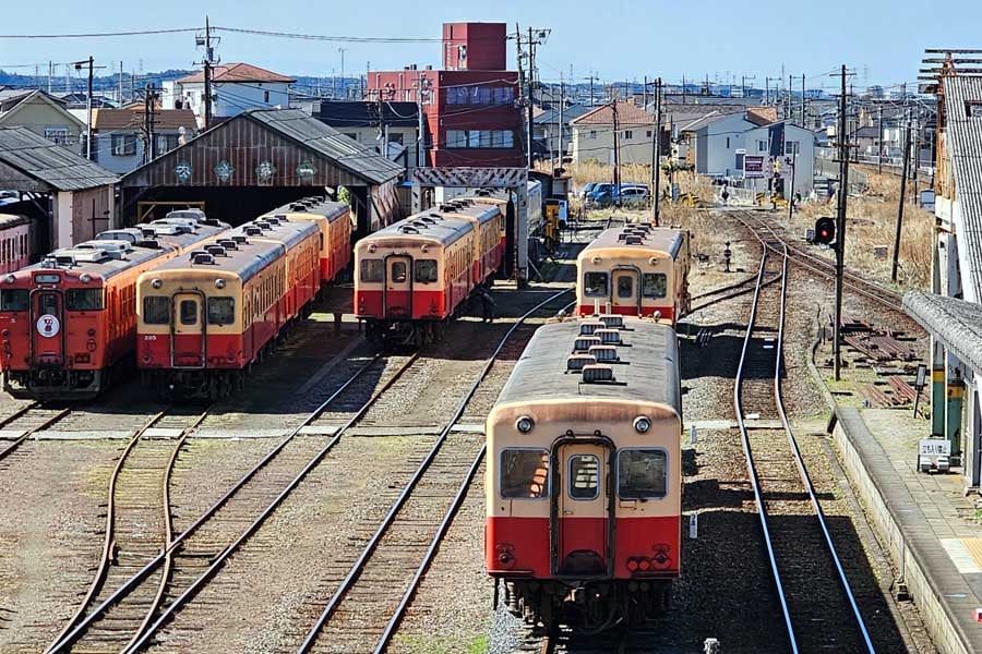五井駅自由通路から五井機関区を望む。2025年3月7日撮影（画像：大塚良治）