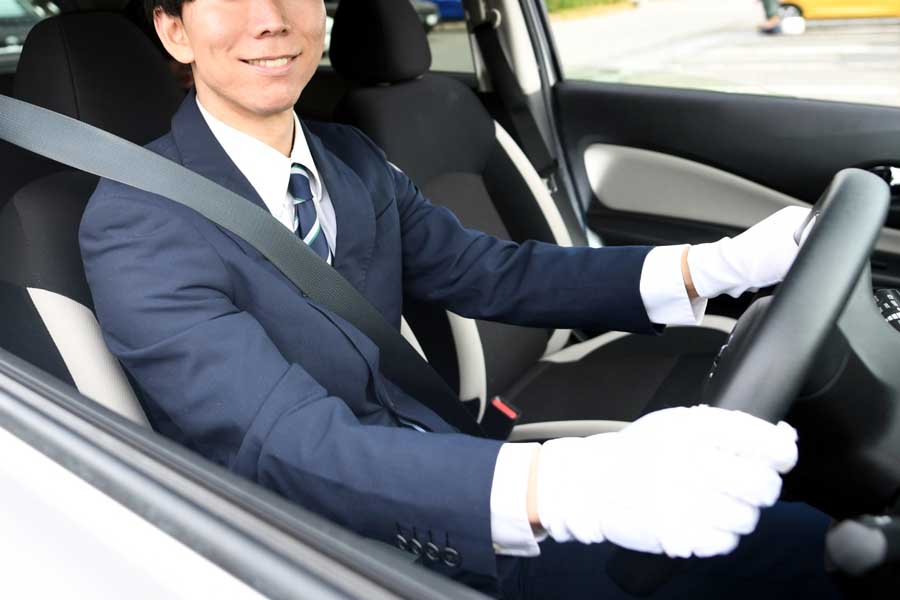タクシードライバー（画像：写真AC）