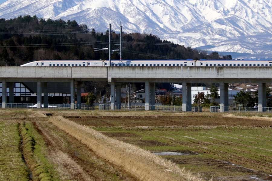 北陸新幹線（画像：写真AC）