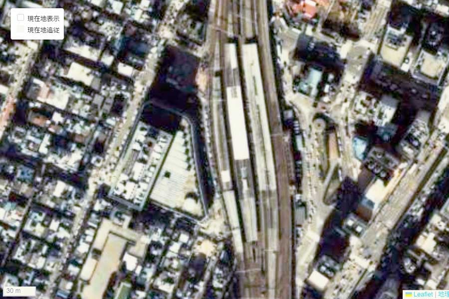 1985年頃の「新橋駅」周辺の航空写真（画像：国土地理院）
