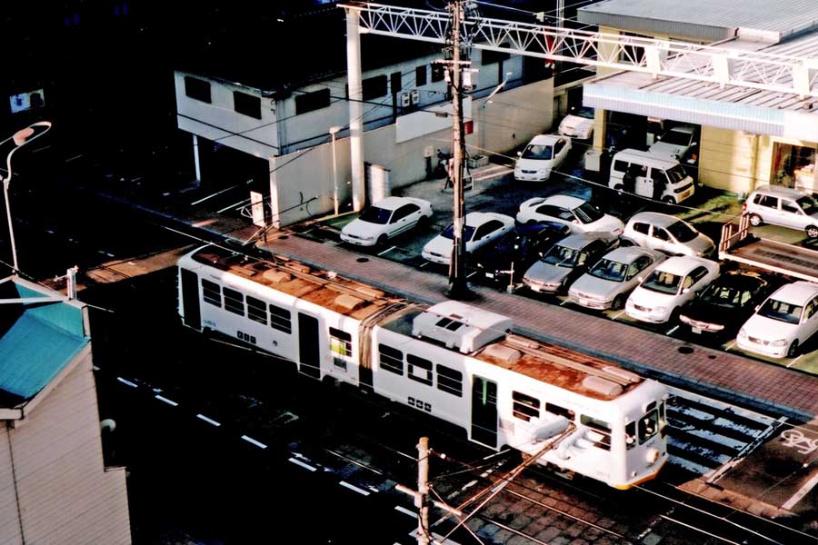 元西鉄福岡市内線1015号だった熊本市電5015号。超低床電車の増備により2009年に廃車された(画像:若杉優貴)