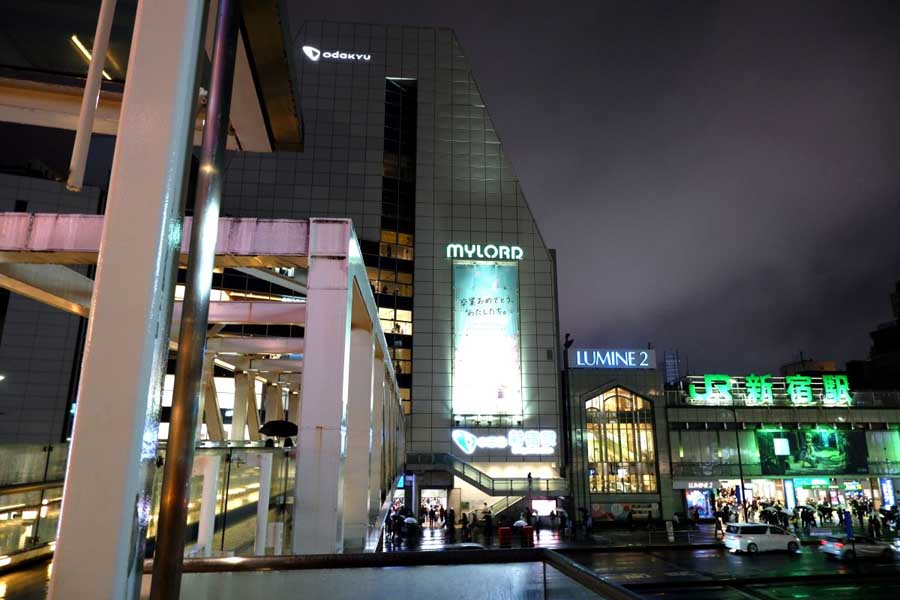 新宿ミロードと新宿駅（画像：澤田真一）