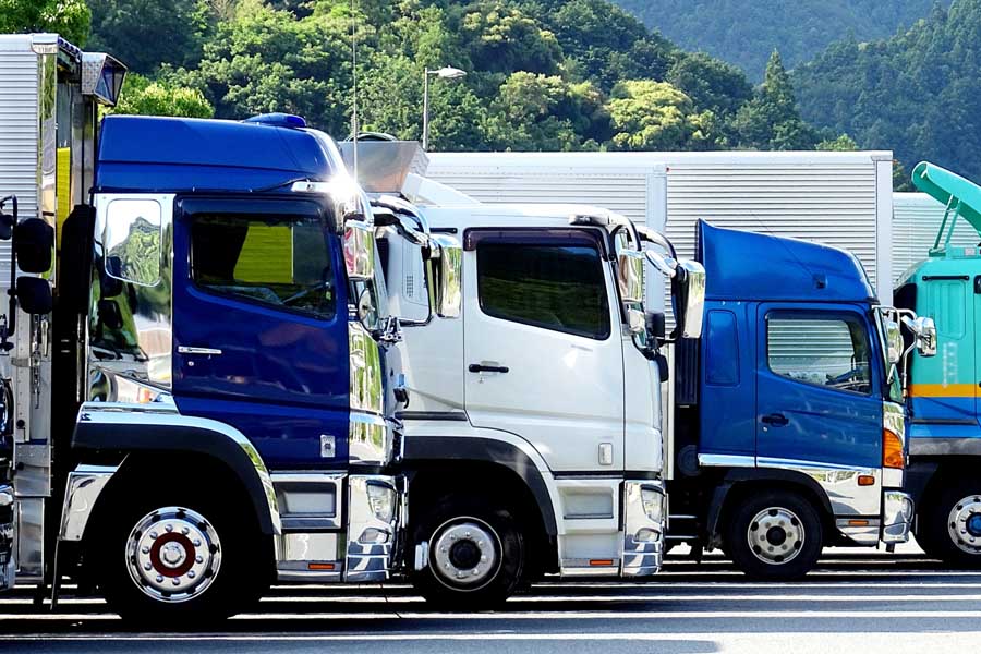 トラック（画像：写真AC）