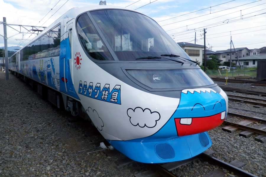 フジサン特急（画像：写真AC）