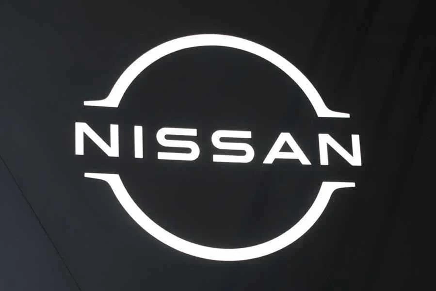 日産自動車のロゴマーク。2022年1月14日撮影(画像:時事)