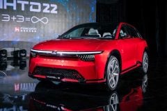 鴻海、日本の自動車産業を「破壊」する？ 国内メーカーとの協業、脱・自前主義！ EV産業の変革？ 自動車メーカーの存在意義を問う関潤氏の野望とは