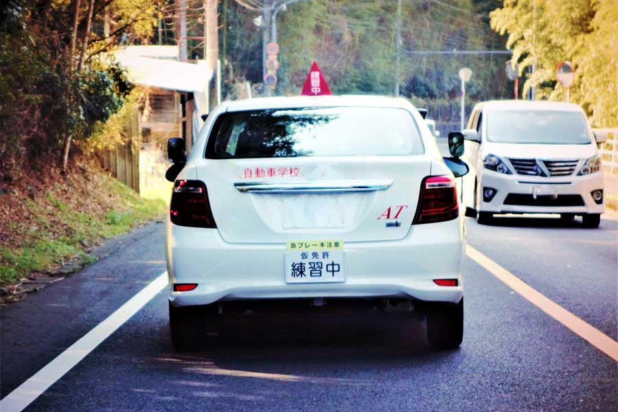 自動車教習所のクルマ（画像：写真AC）