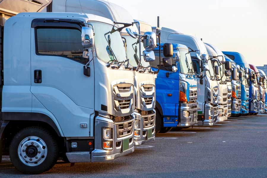 トラック（画像：写真AC）