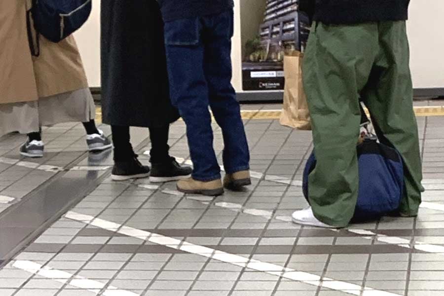 並ぶ人のイメージ(画像:写真AC)