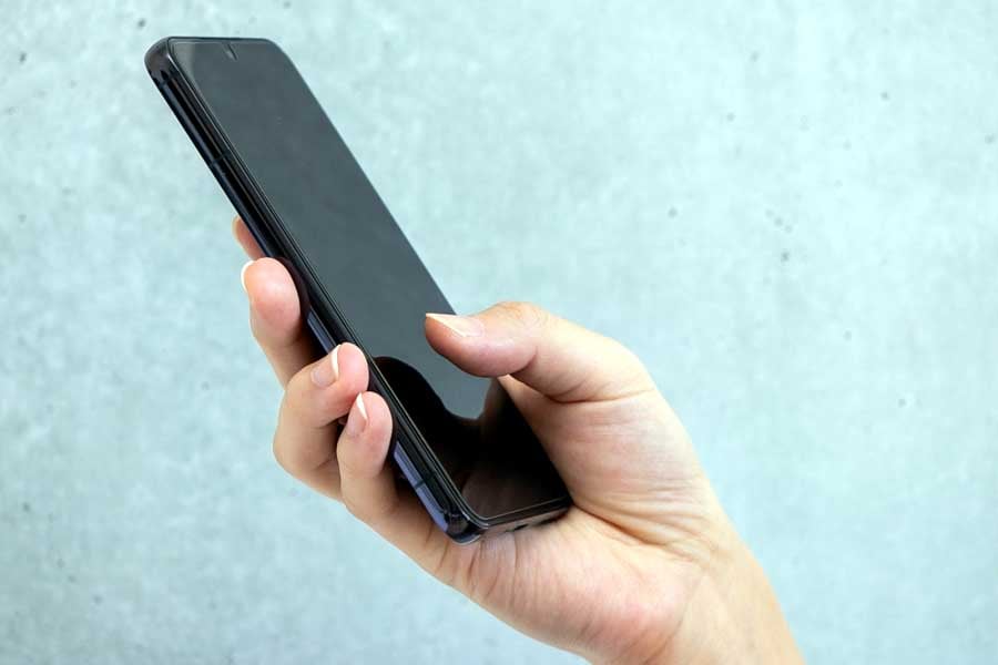 歩きスマホのイメージ（画像：写真AC）
