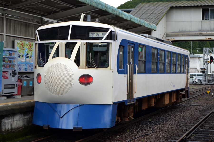 土佐くろしお鉄道中村線窪川駅に停車中の予土線ホビートレイン。初代新幹線0系をイメージしたデザイン。2014年8月18日撮影（画像：大塚良治）