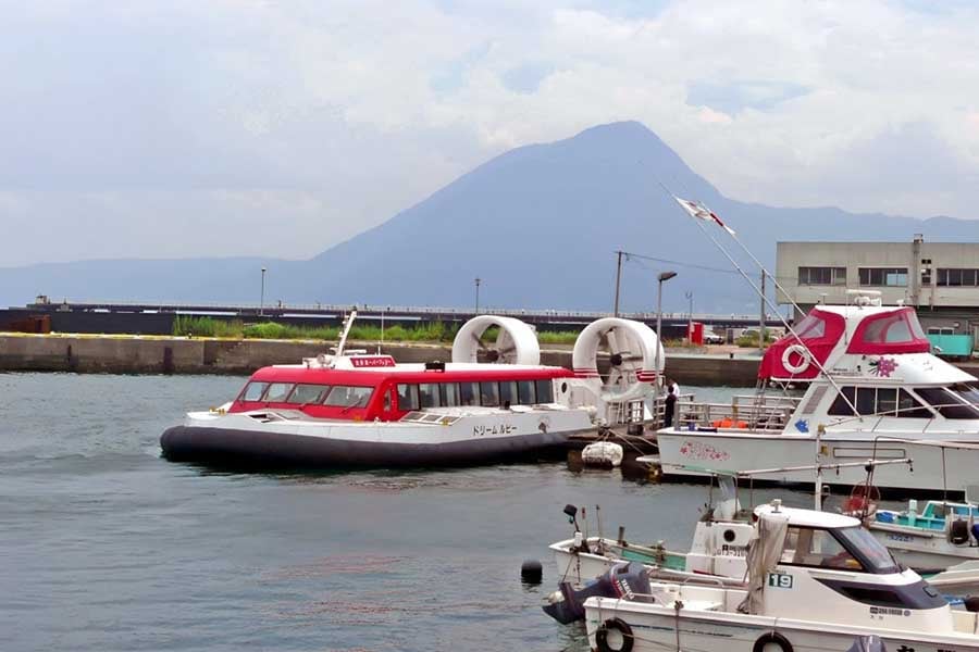 2008年撮影。別府国際観光港に停泊する旧大分ホーバーフェリー「ドリームルビー」。1971年から2009年まで運航されていた船は三井造船が製造した日本製だった（画像：若杉優貴）