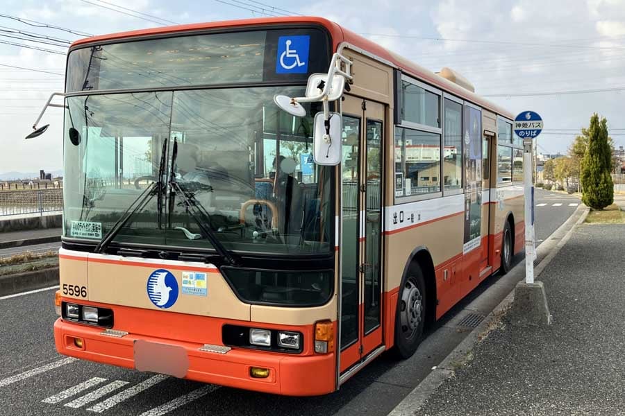 路線バス（画像：写真AC）