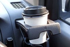 もはや単なる“飲み物置き”じゃない！ 「ドリンクホルダー」がここまで急進化した根本理由