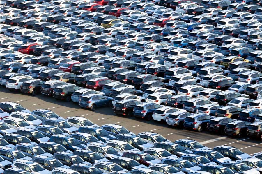 大量の自動車イメージ（画像：写真AC）