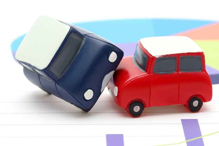 若者の事故率は高い（画像：写真AC）