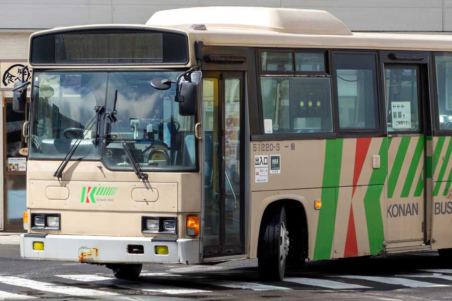 路線バス（画像：写真AC）