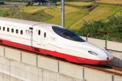 西九州新幹線「佐賀県を通らないルート」実現可能か？ 有明海ルートで博多～長崎10分短縮…浮上した奇策の経済効果と課題とは