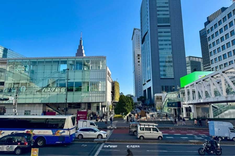 ここ数年で発展をとげた新宿駅南口周辺（画像：写真AC）