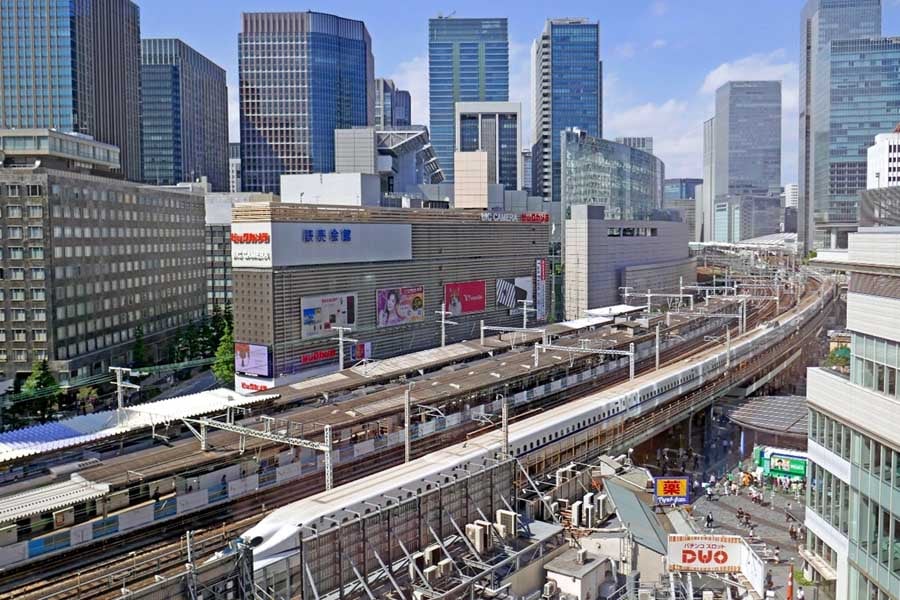 昭和の時代、JR有楽町駅前では2つの関西系百貨店がしのぎを削っていたことがあった。この景色も再開発で間もなく見納めに。有楽町マリオンより撮影(画像:若杉優貴)