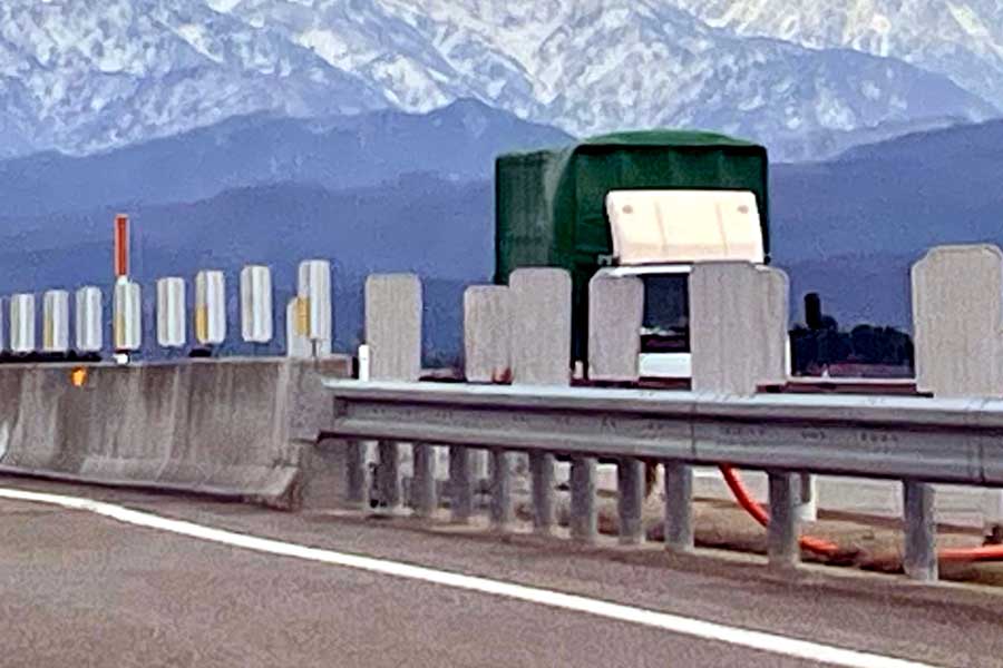 物流トラック（画像：写真AC）