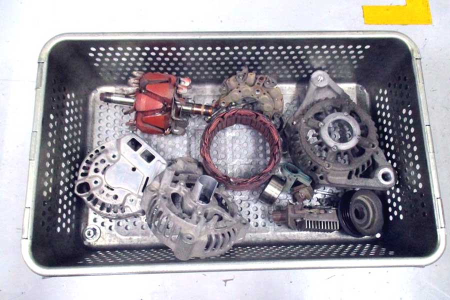 分解された自動車パーツ（画像：NGP日本自動車リサイクル事業協同組合）