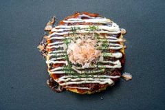 大阪名物お好み焼き、実は東京がルーツだった！ 「デパート物産展」が地方に広めた意外な歴史、鉄道とトラックが運んだ昭和の味とは