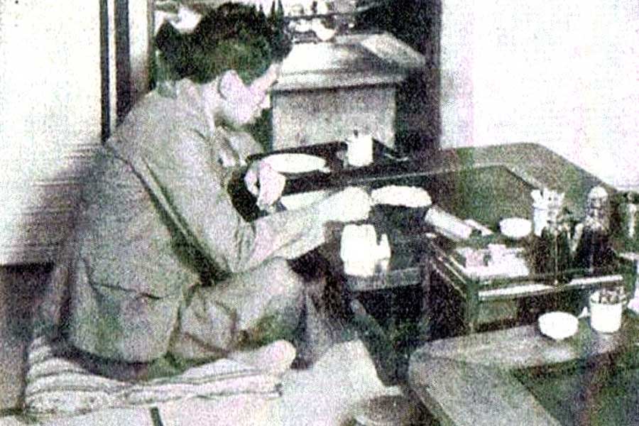 1935（昭和10）年の東京九段下お好み焼き店「ふじや」店内写真。雑誌『商店界』昭和10年12月号より（画像：近代食文化研究会）