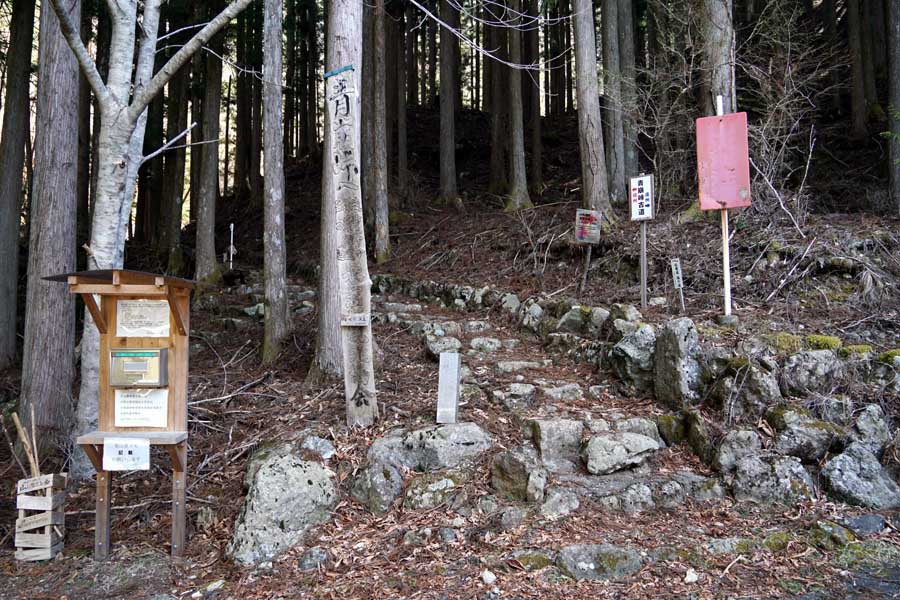 青崩峠に続く道（画像：写真AC）