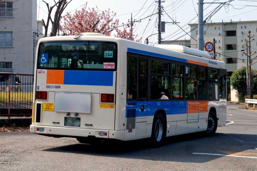 路線バス（画像：写真AC）