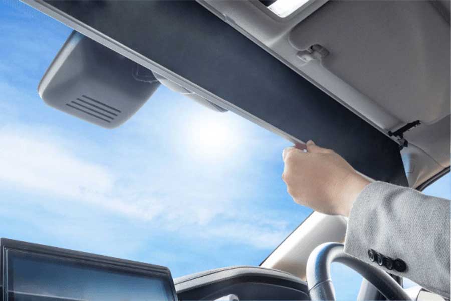 常時取付け型のロール式サンシェード（画像：シンシェード）